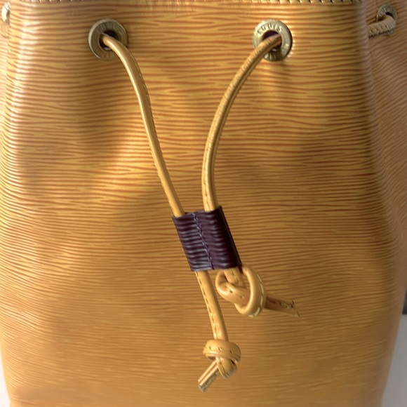 TRENDING Maxi Bags: Louis Vuitton Shoulder Bag Noe Yellow Epi - Picture 5 of 11